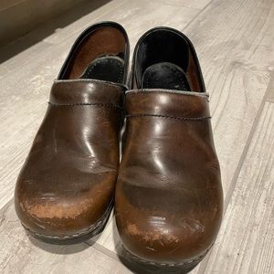 Size 41 brown dansko